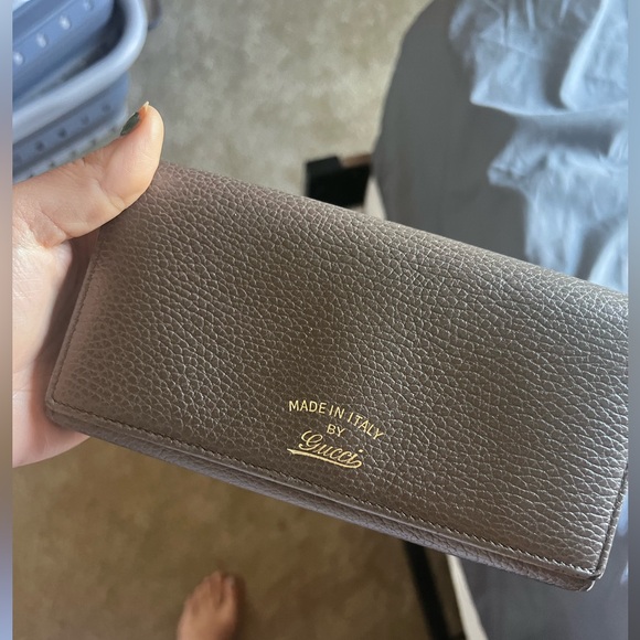 GUCCI TAUPE / BALLET PINK SWING LEATHER CONTINENTAL WALLET - Picture 3 of 15